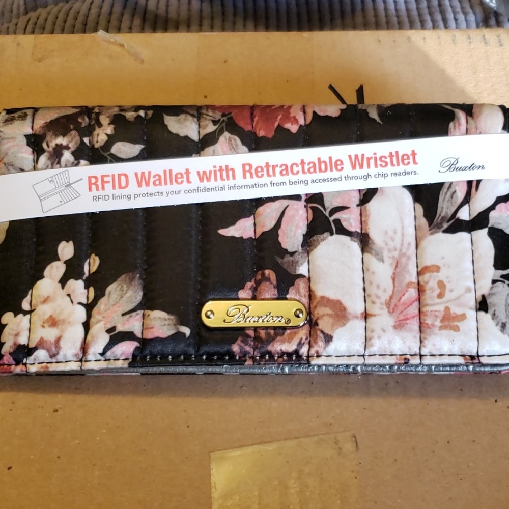 Buxton RFID Retractable Wristlet